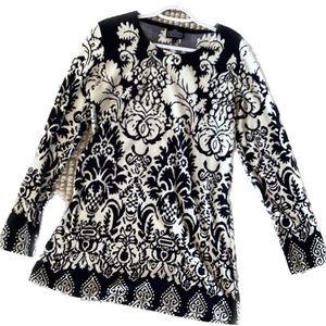 Angie Swing Top - Bold B&W print